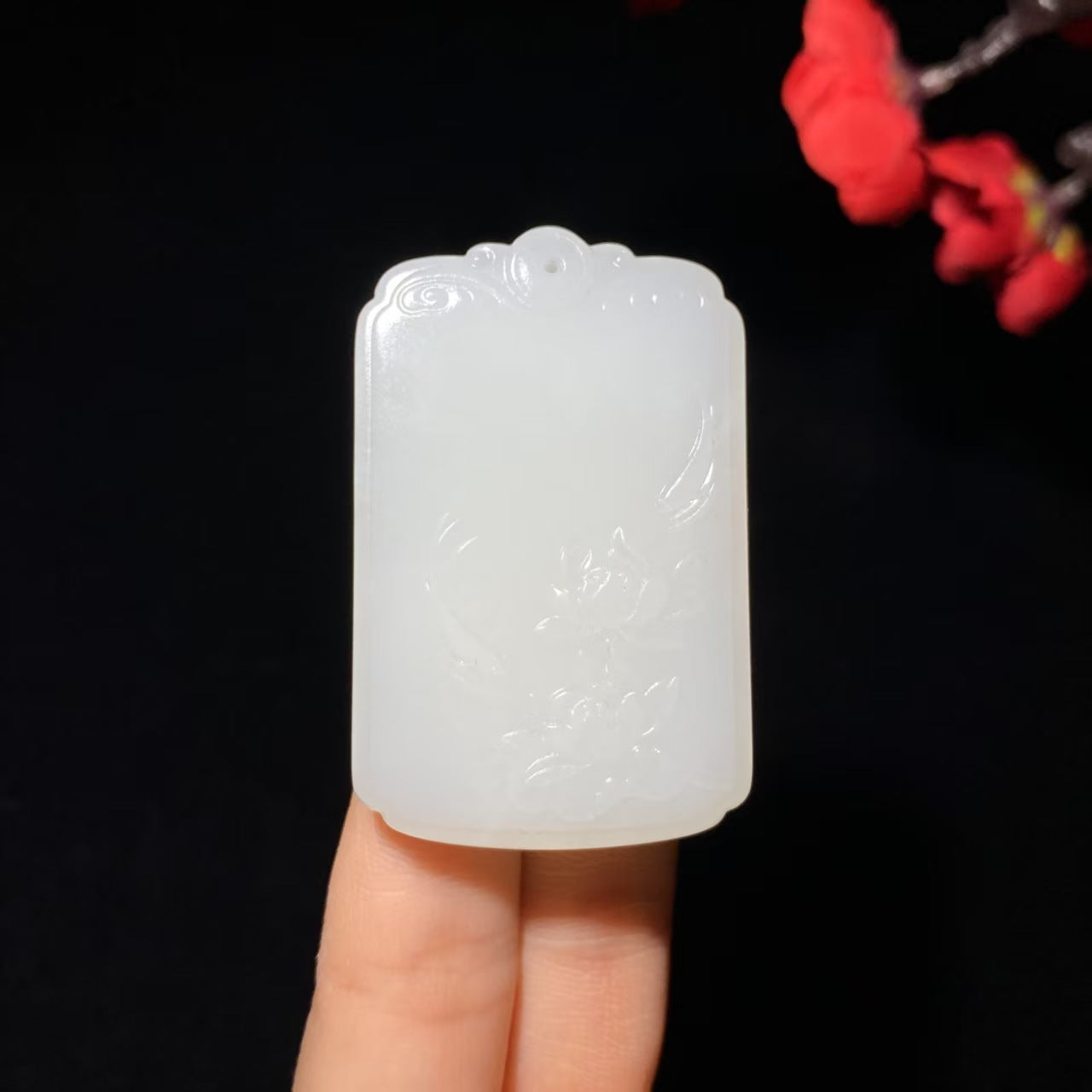 和田玉山料连年有余挂件