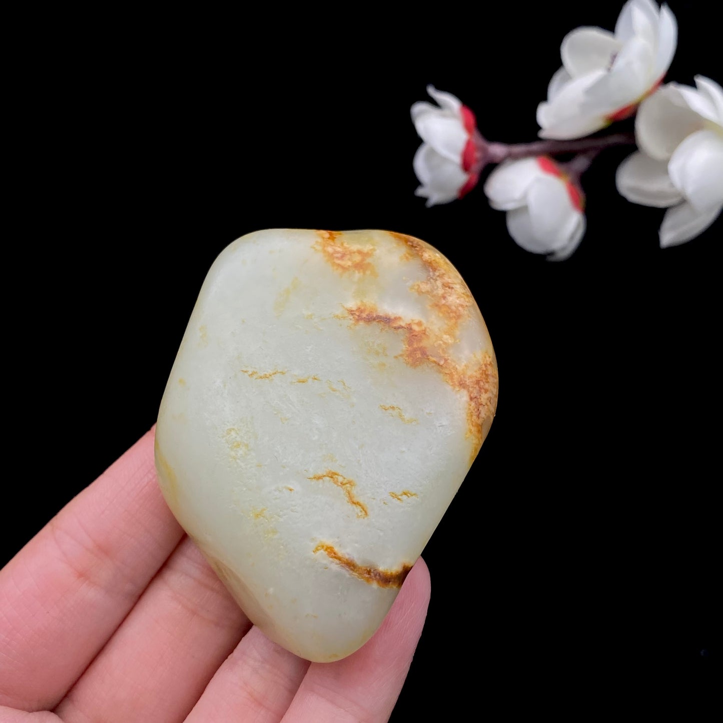 和田玉-黄皮带洒金皮青白肉籽料手把件(95.1克)