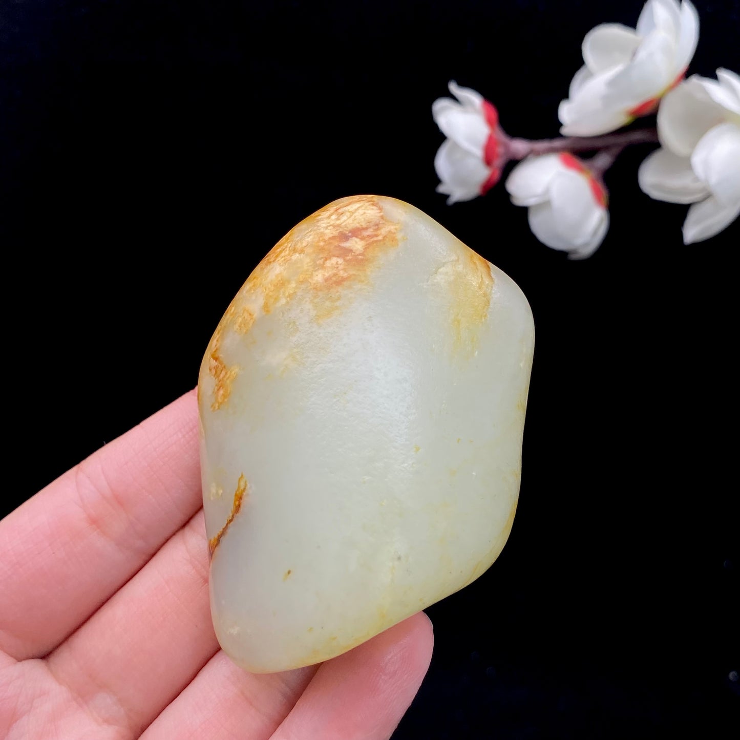 和田玉-黄皮带洒金皮青白肉籽料手把件(95.1克)