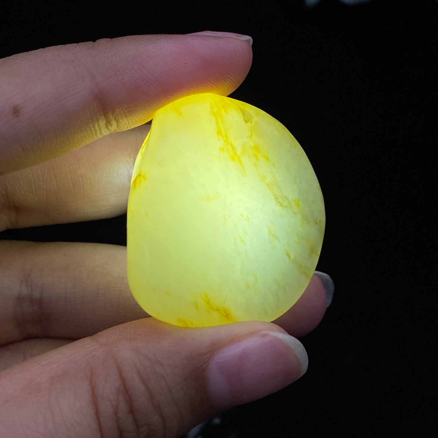 【超值推荐】和田玉-洒金皮青花底籽料挂件(28.6克)