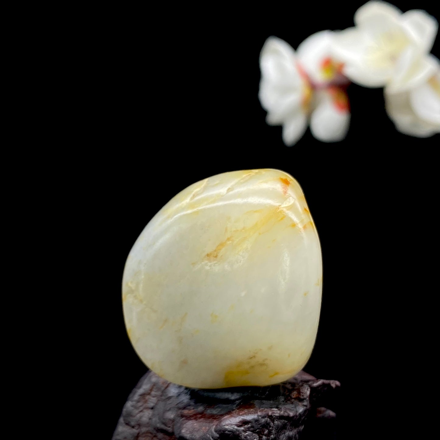 【超值推荐】和田玉-洒金皮青花底籽料挂件(28.6克)