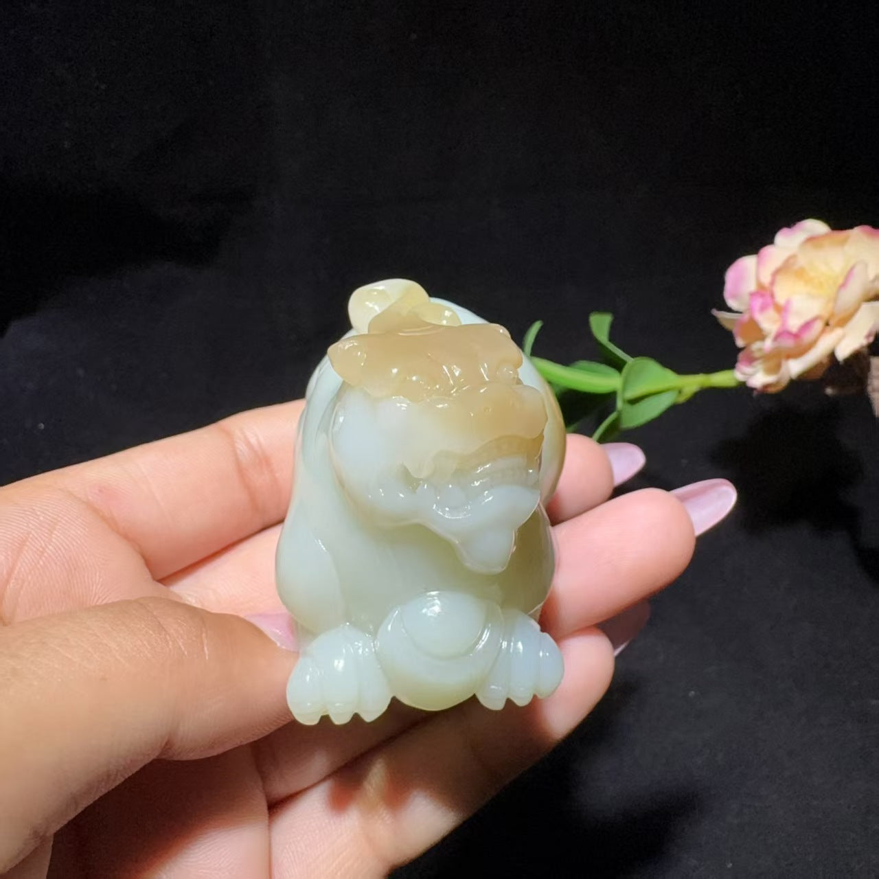 和田玉糖白手把件貔貅(143.6g)