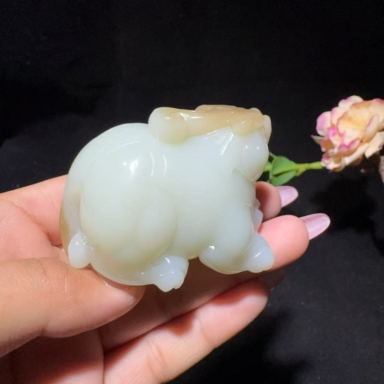 和田玉糖白手把件貔貅(143.6g)