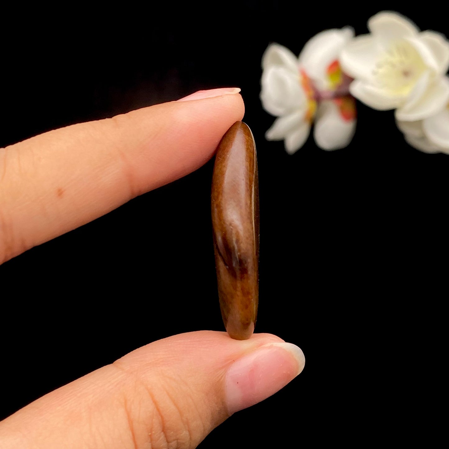 【超值推荐】和田玉-黄沁皮籽料原石挂件(9.6克)