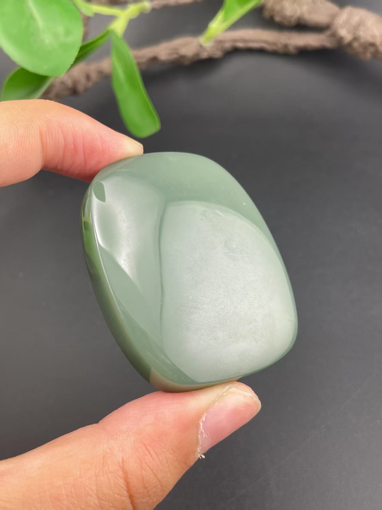和田玉沙枣青无事牌(63.3g)