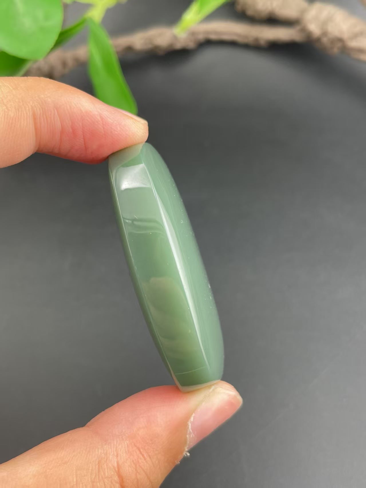 和田玉沙枣青无事牌(63.3g)