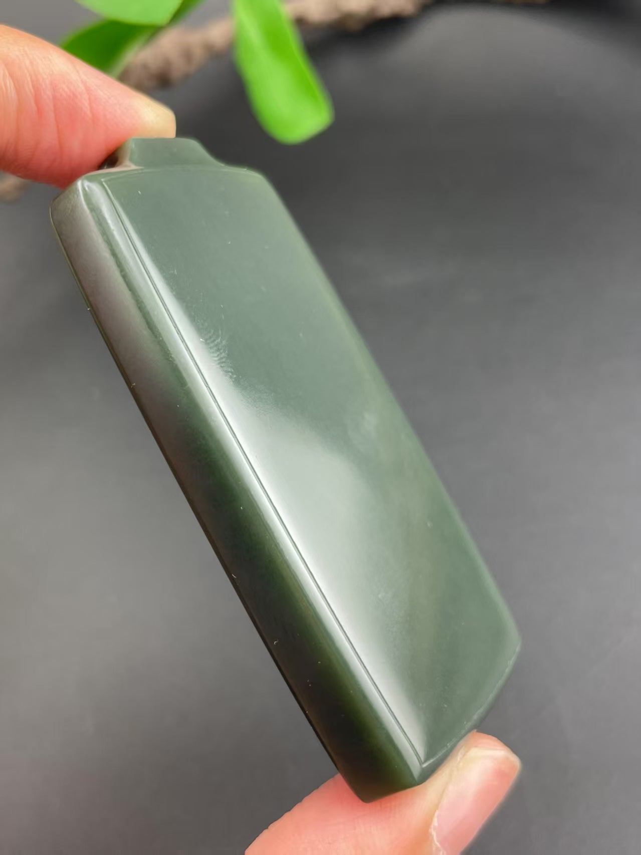 和田玉沙枣青无事牌(63.8g)