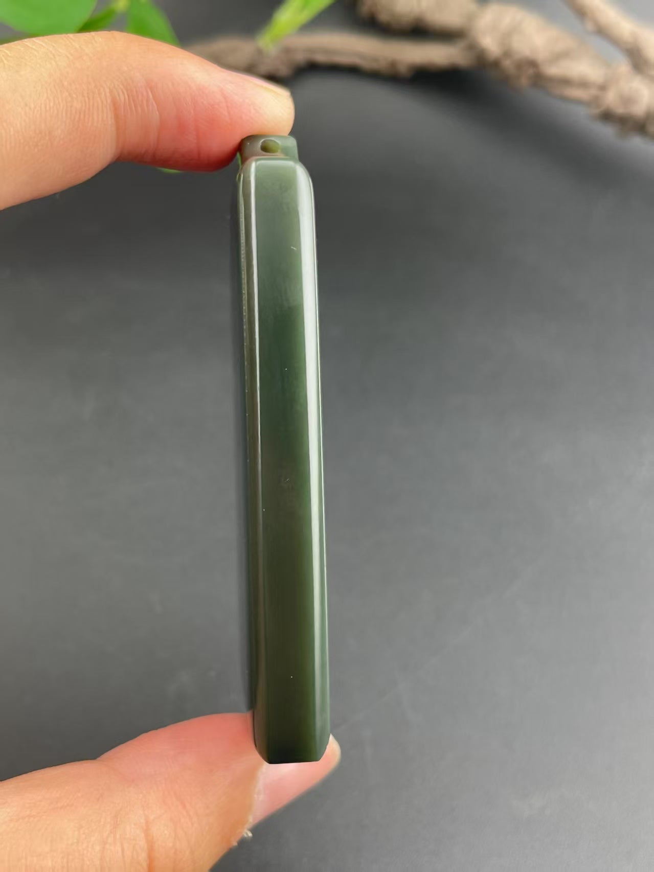 和田玉沙枣青无事牌(63.8g)