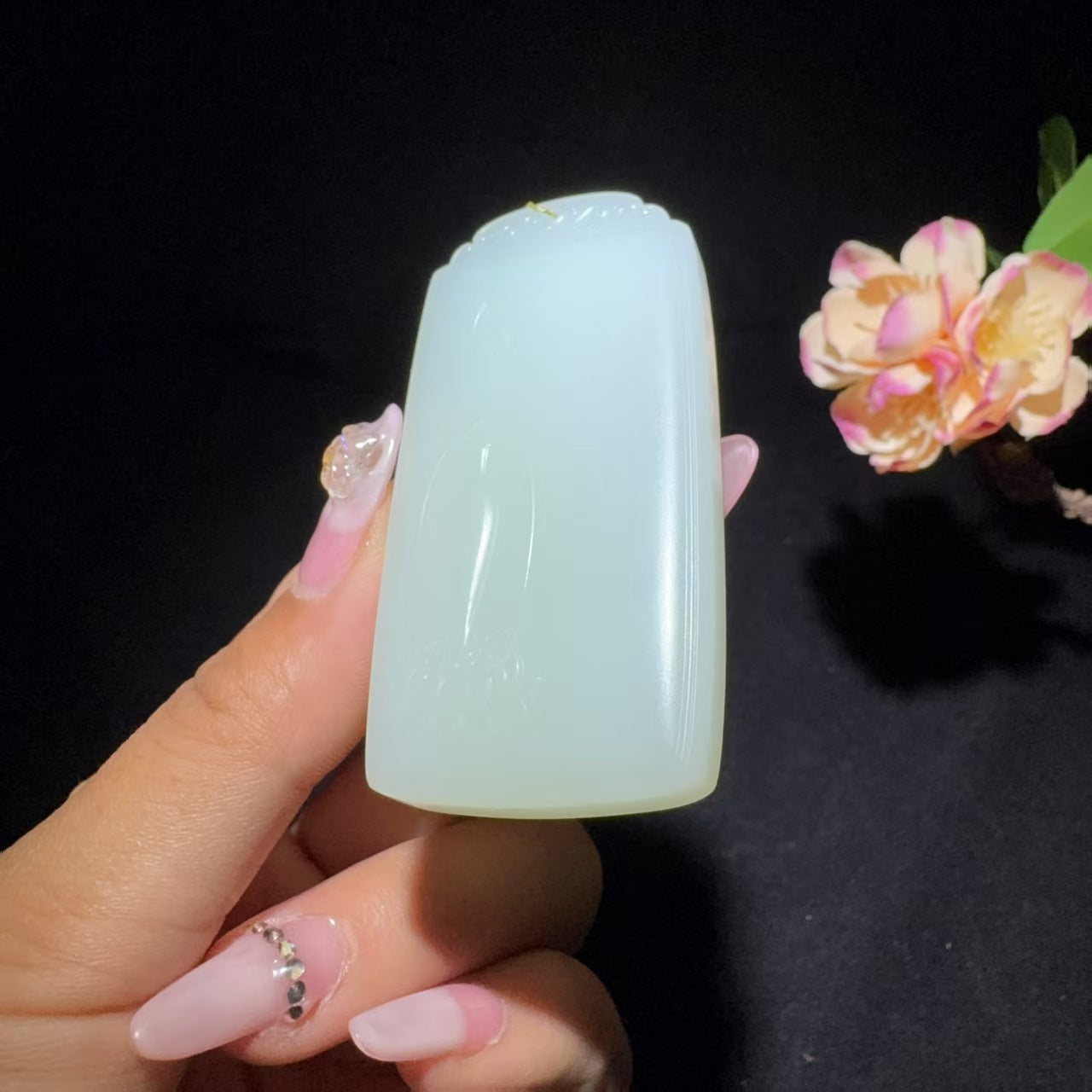 和田玉白玉带翠观音挂件(57.0g)