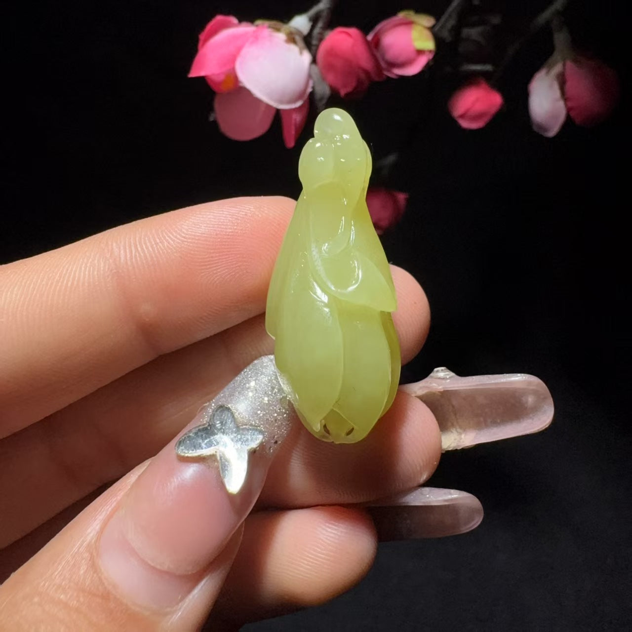 和田玉黄口料玉兰花挂件(8.7g)