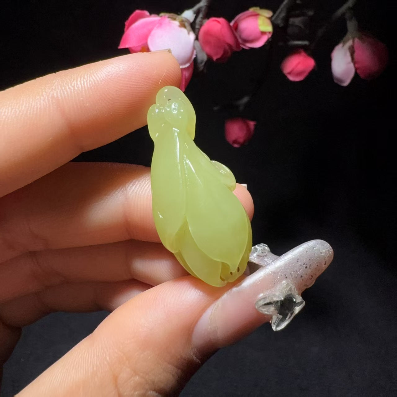 和田玉黄口料玉兰花挂件(8.7g)