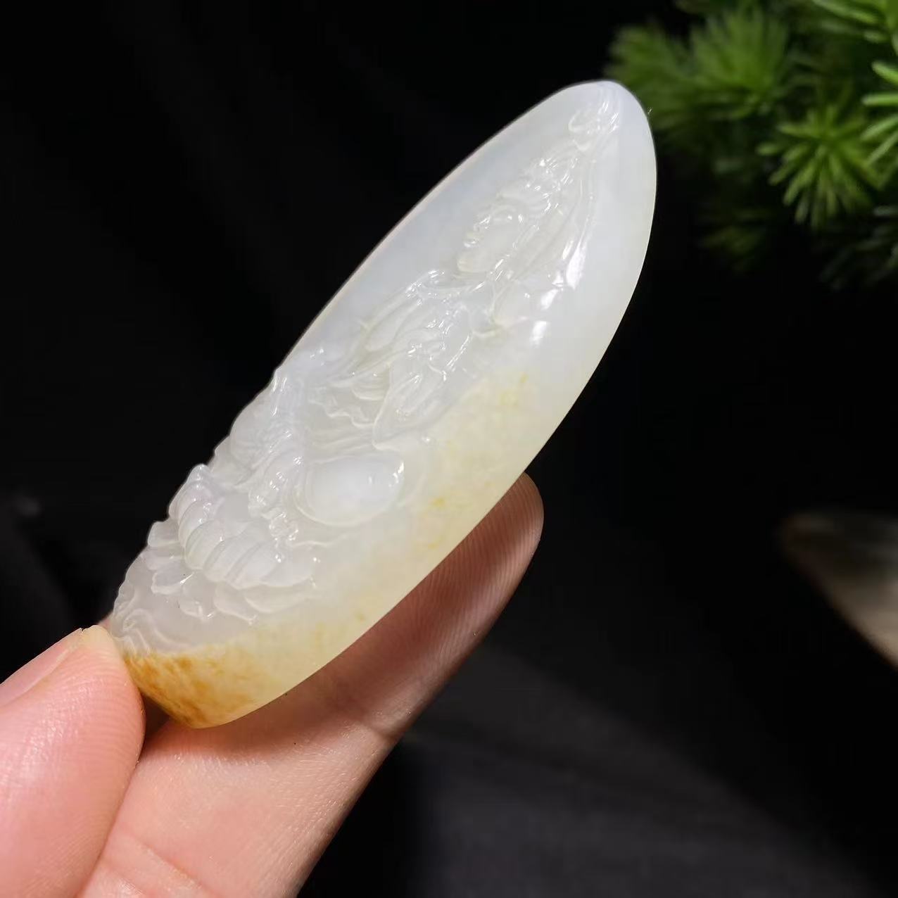 和田玉籽料观音挂件(40.3g)