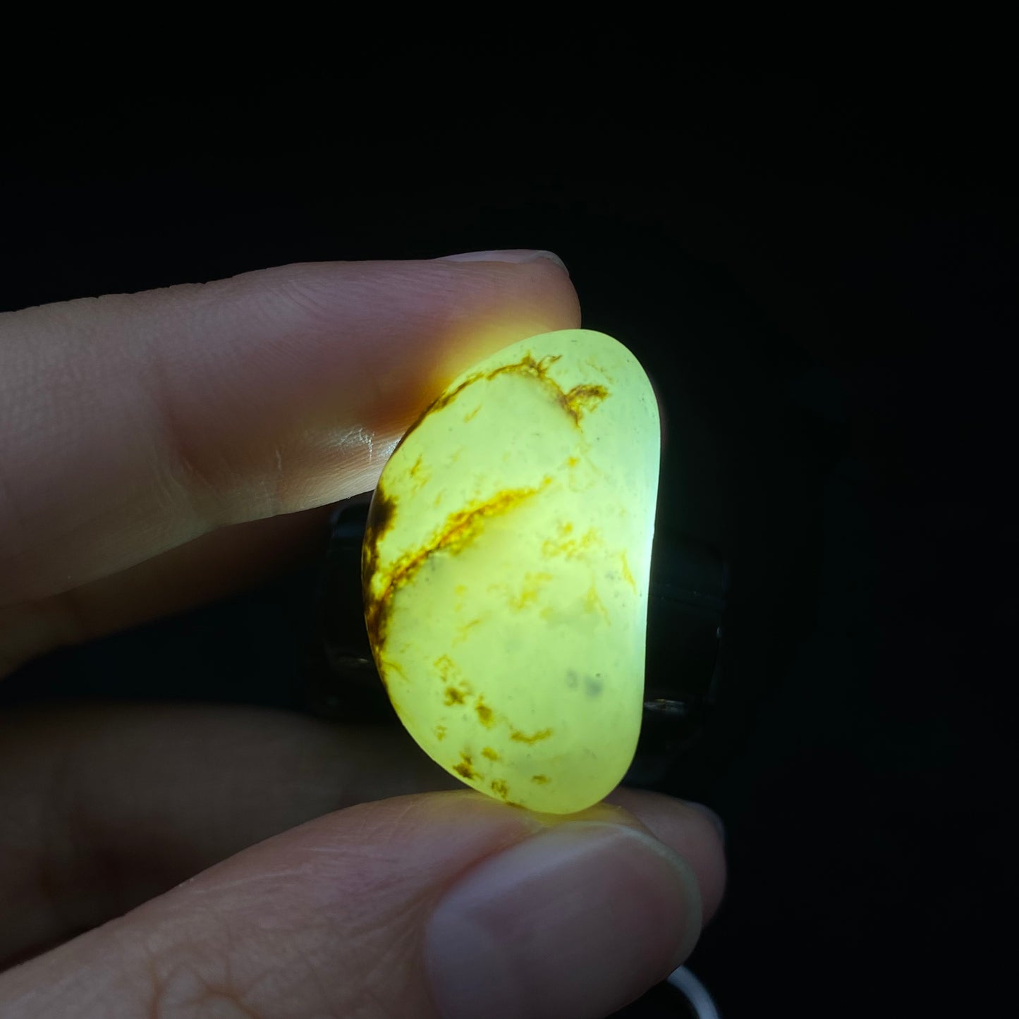 【超值推荐】和田玉-青花带秋梨皮籽料吊坠籽(7.3克)