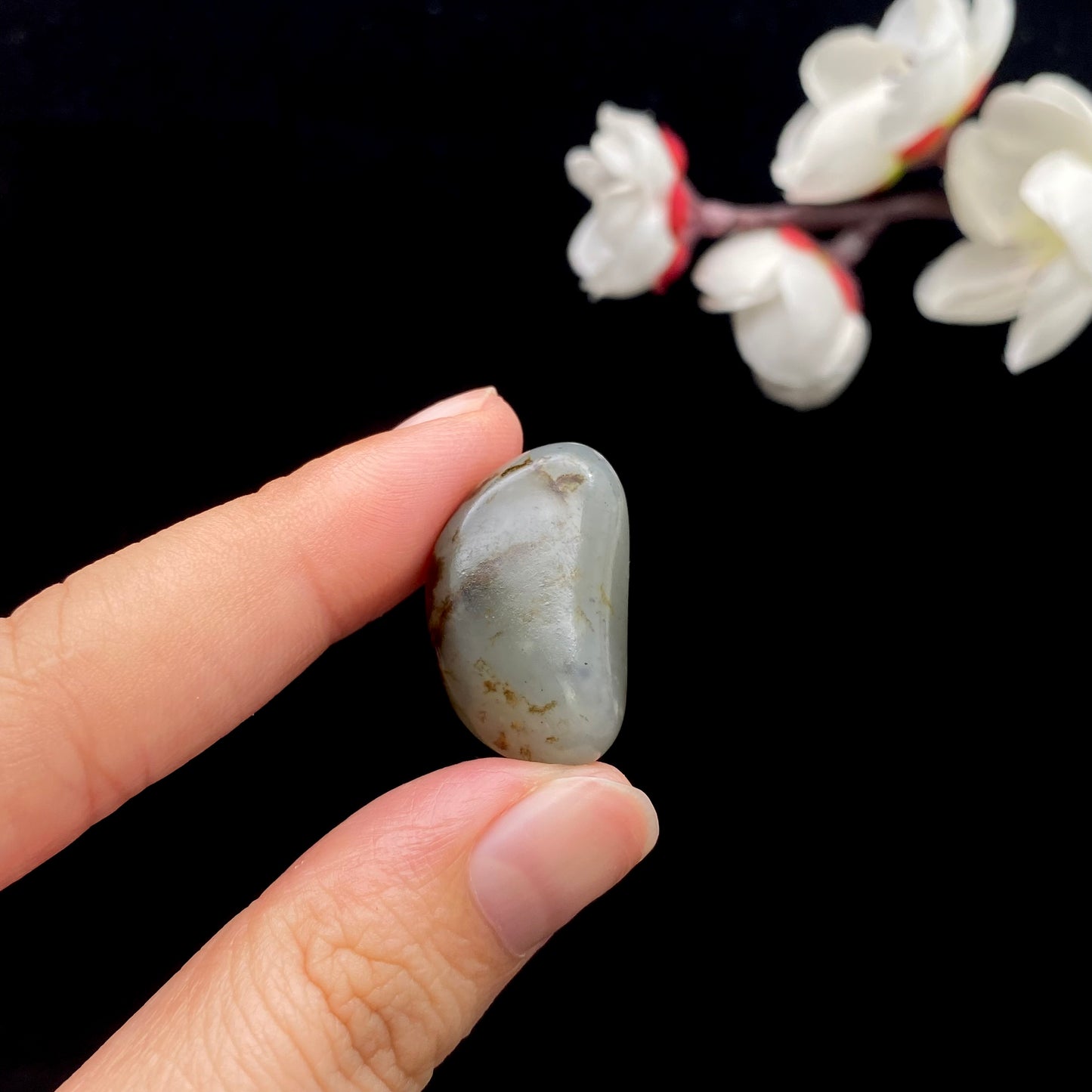 【超值推荐】和田玉-青花带秋梨皮籽料吊坠籽(7.3克)
