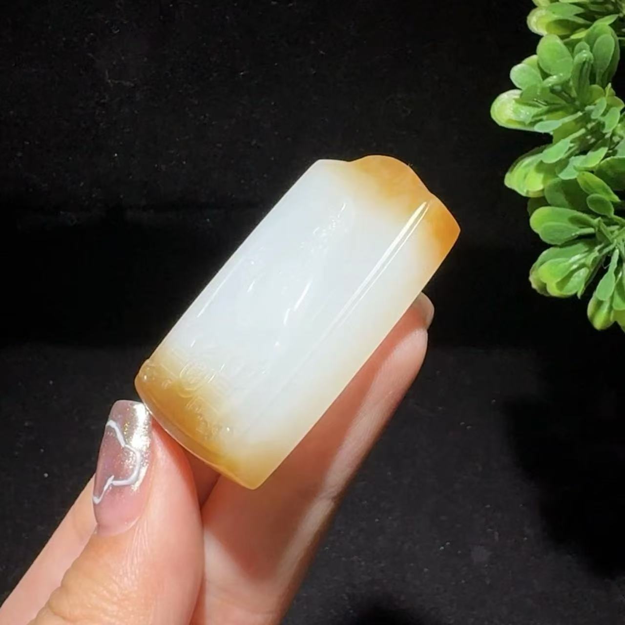 和田玉糖白观音牌子挂件(31.3g)