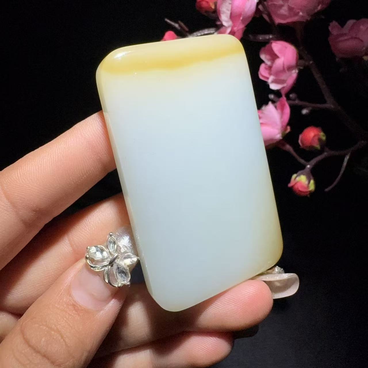 和田玉糖白平安牌挂件(85.0g)