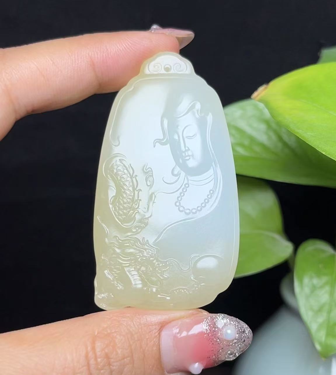 新疆和田玉且末糖羊脂玉御龙观音挂件