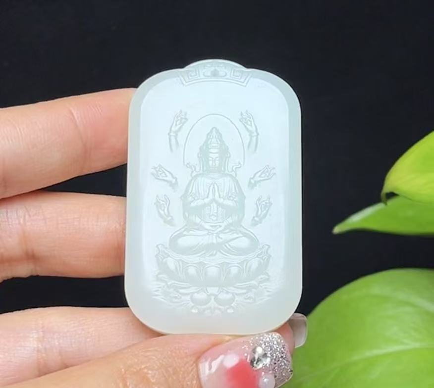 和田玉且末糖羊脂玉千手观音挂件(31.1g)