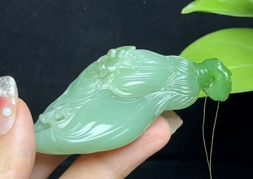 和田玉碧玉粉青双色带猫眼玉兰花(56.2g)