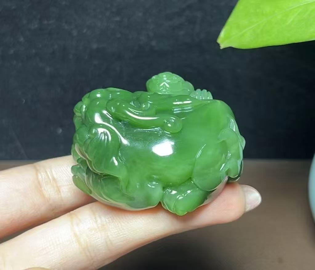 和田玉碧玉如意子母貔貅手把件摆件(112.2g)