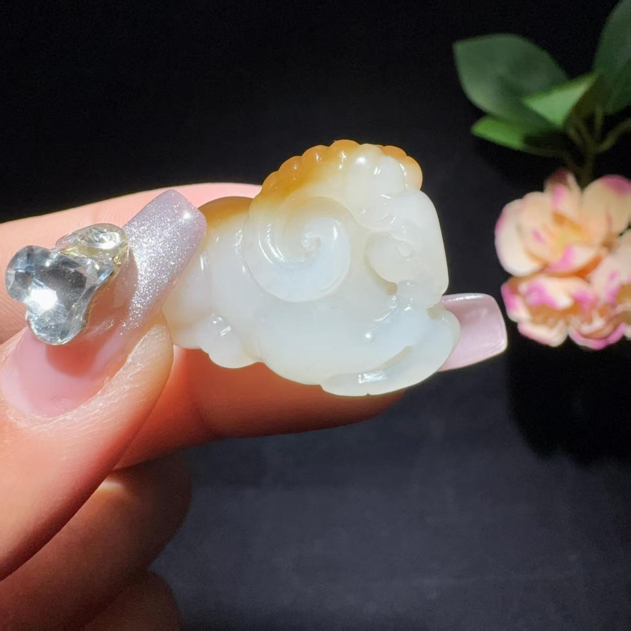 和田玉糖白挂件样样如意(14.3g)