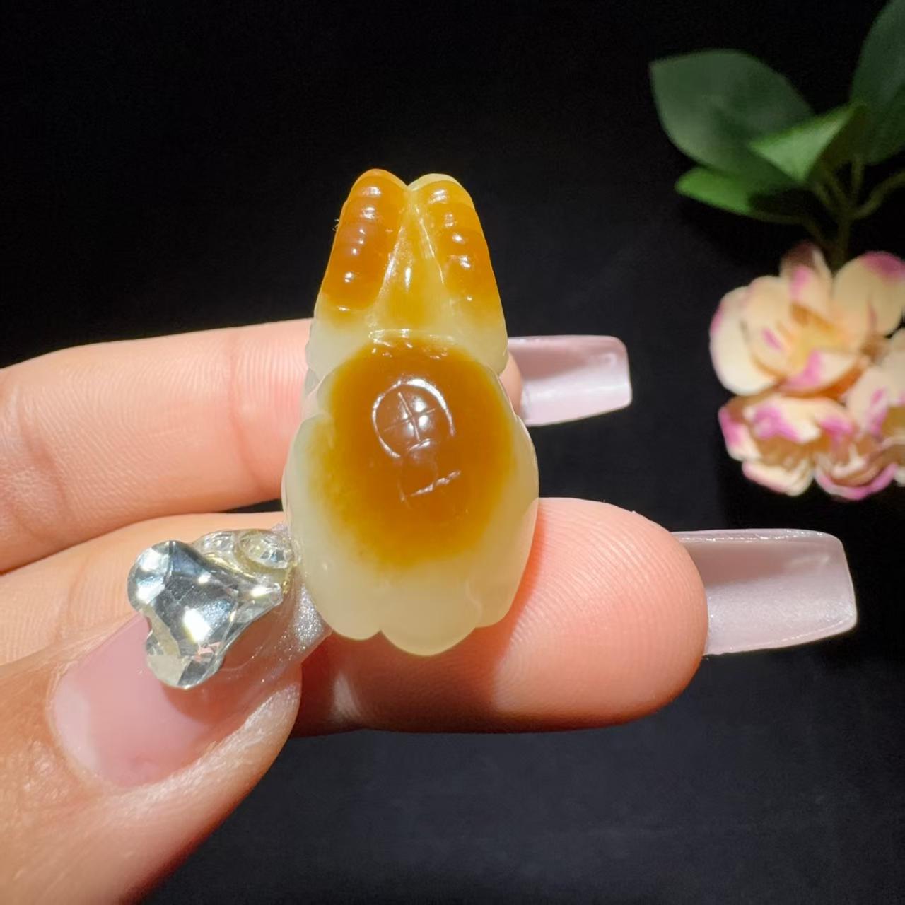 和田玉糖白挂件样样如意(14.3g)