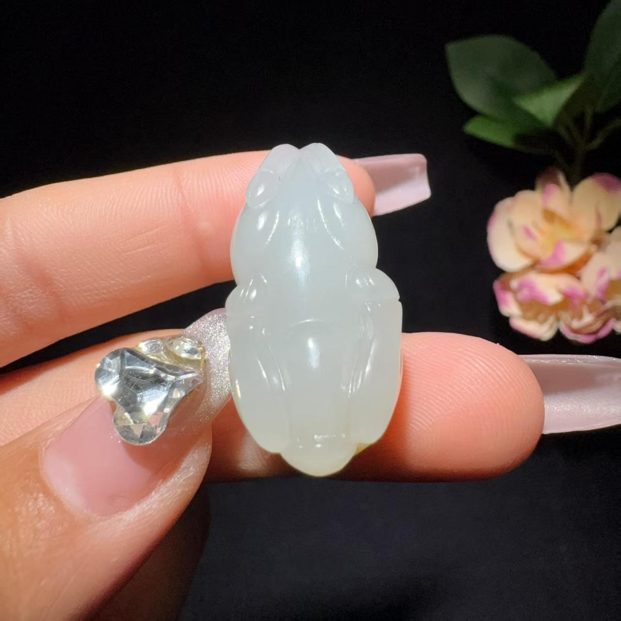 和田玉糖白挂件样样如意(14.3g)