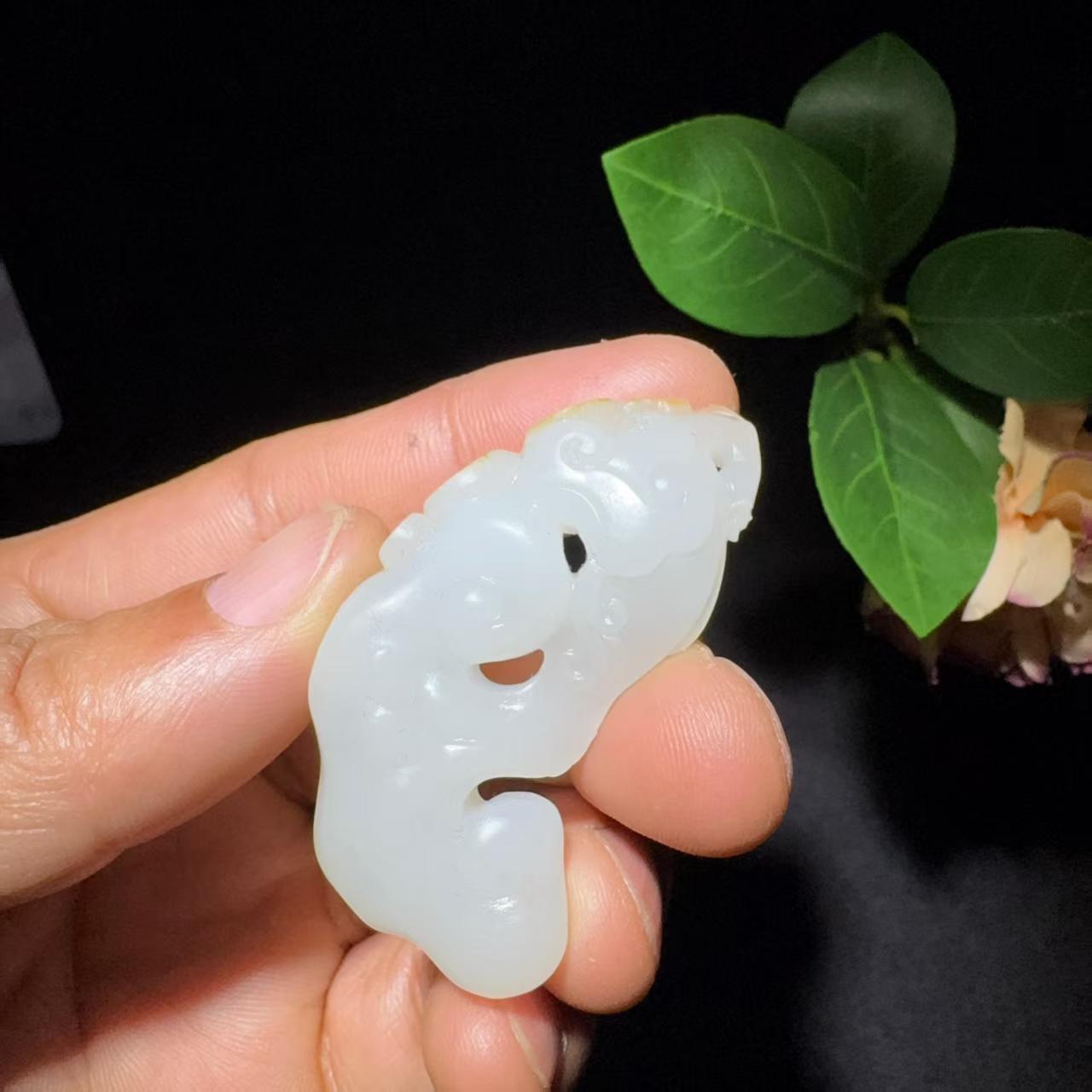 和田玉籽料挂件如意(18.1g)
