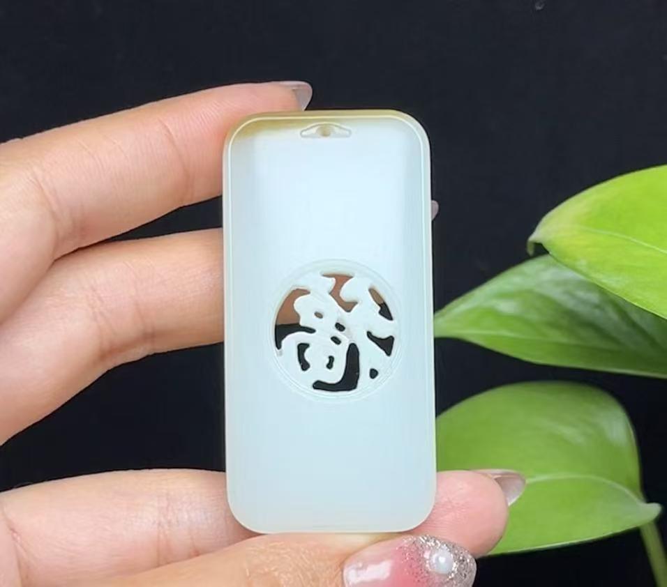 新疆和田玉且末糖羊脂玉福字平安无事牌(40.2g)
