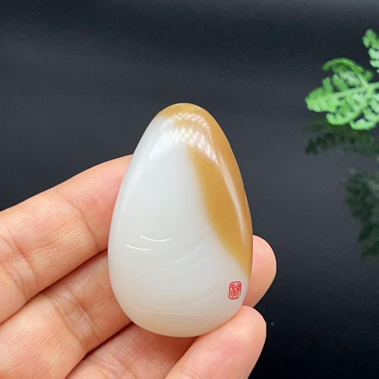 和田玉糖羊脂白玉辈辈封侯猴挂件(28.93g)