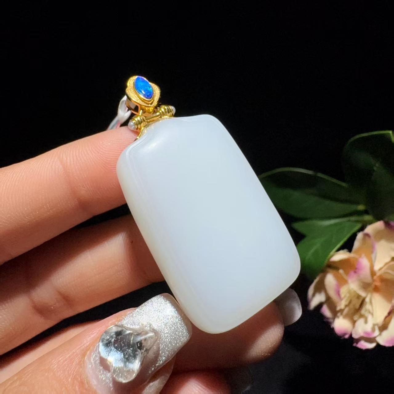 和田玉白玉镶嵌平安无事牌吊坠(27.9g)