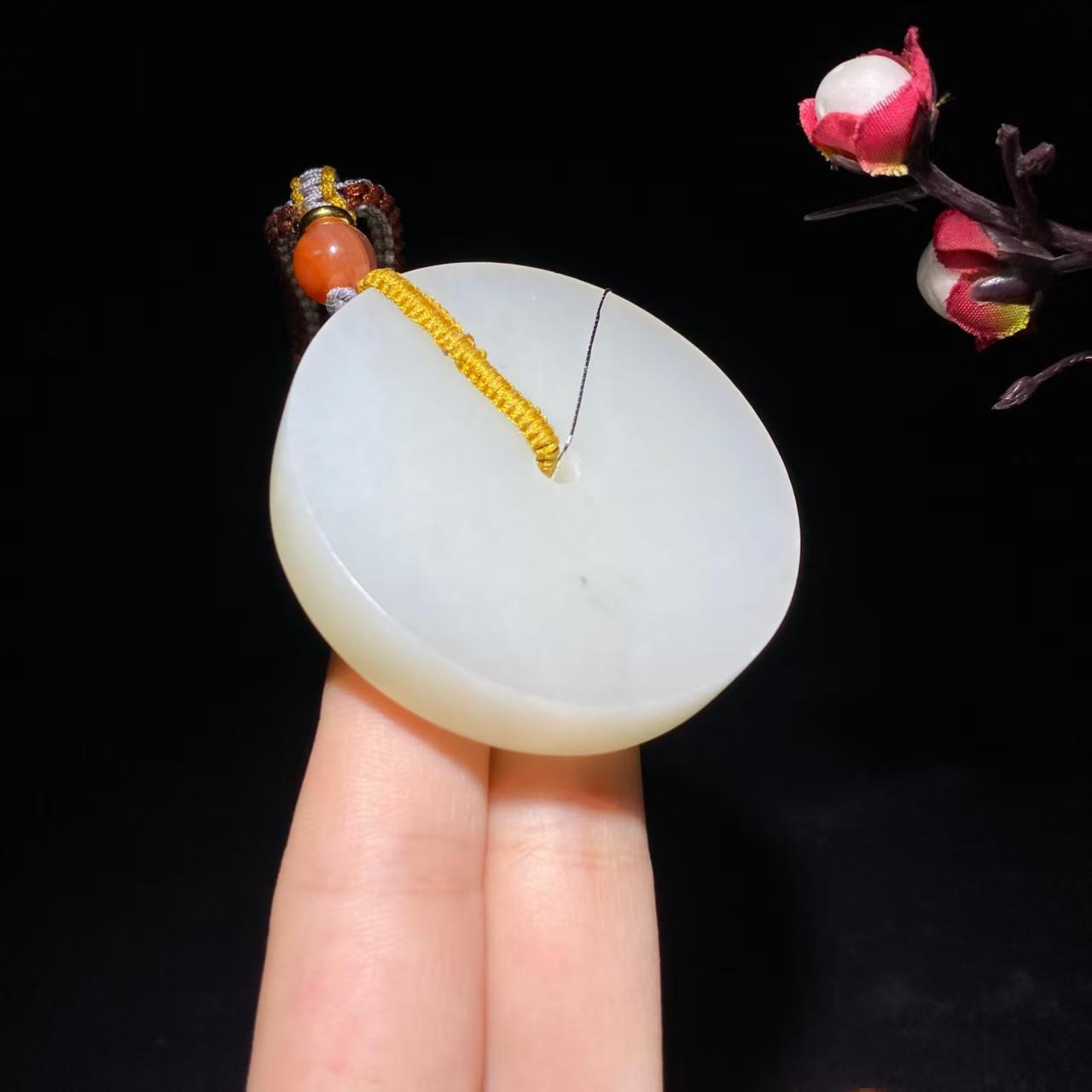 和田山料白玉仿古双貔貅手把件(83.9g)
