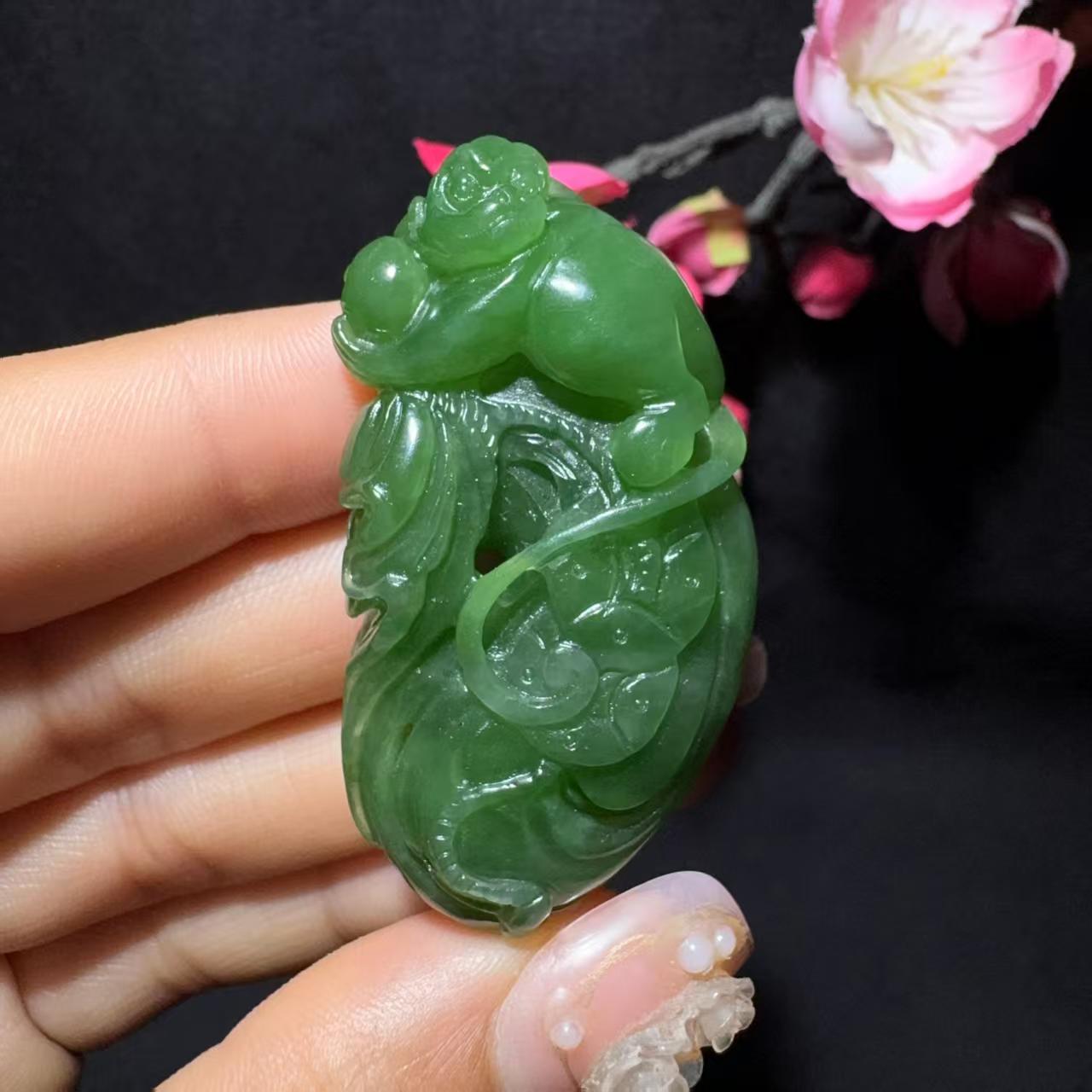 和田玉碧玉灵猴献寿挂件(31.2g)