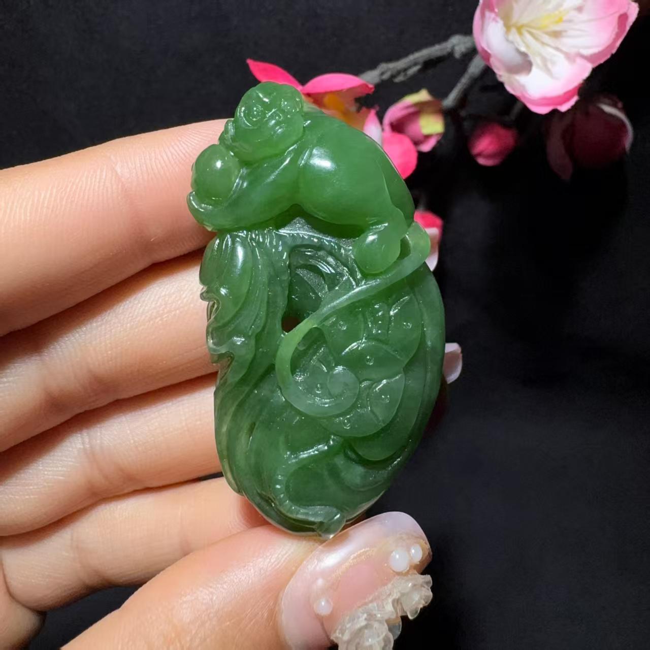 和田玉碧玉灵猴献寿挂件(31.2g)