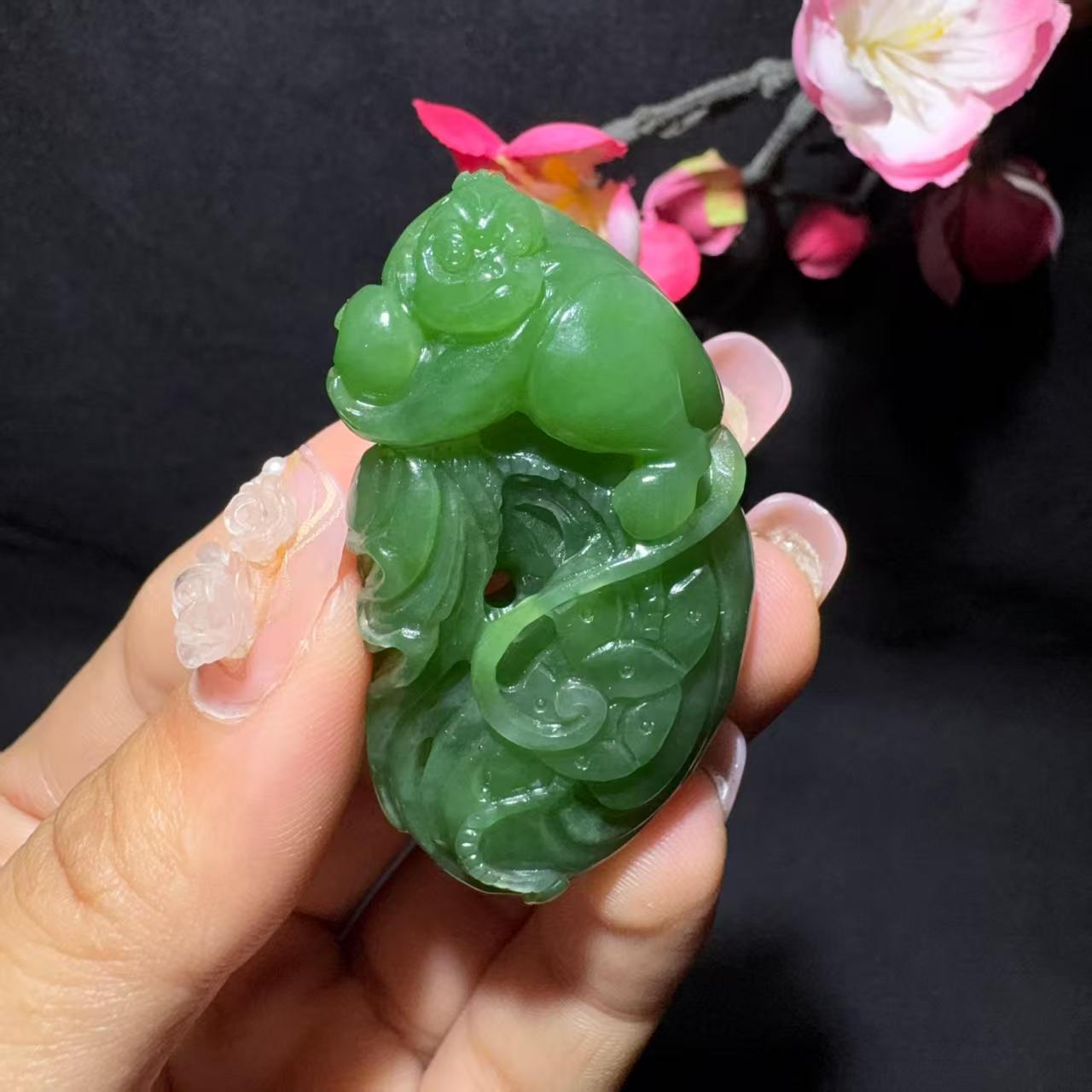 和田玉碧玉灵猴献寿挂件(31.2g)