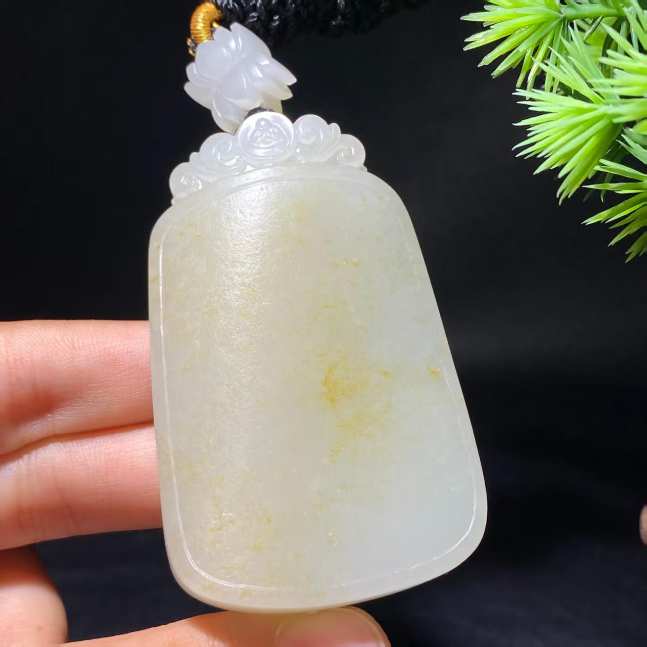 和田玉籽料无事牌(89.5g)