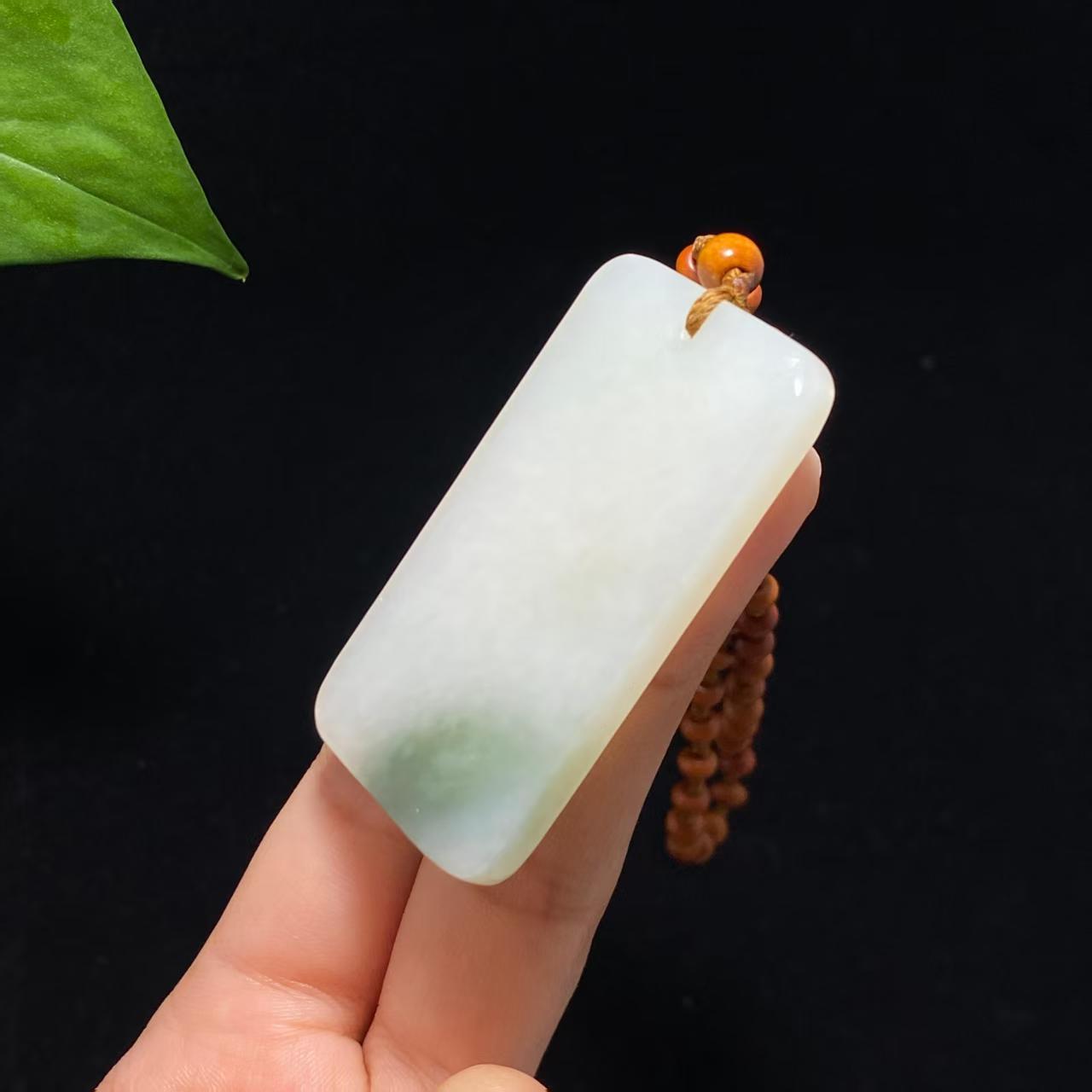 和田玉带翠平安无事牌(25.9g)
