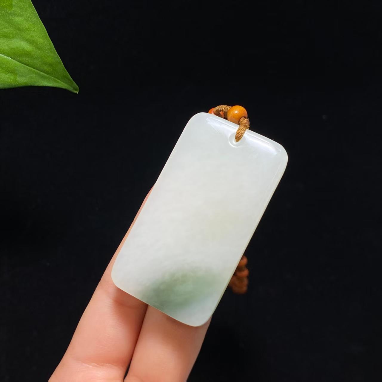 和田玉带翠平安无事牌(25.9g)
