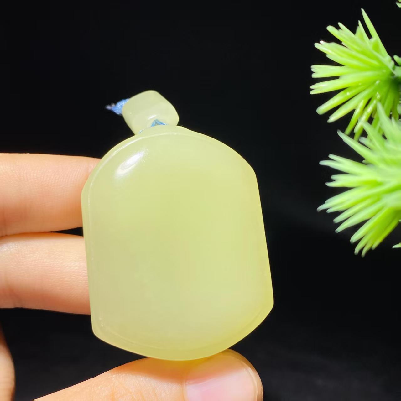 和田玉黄玉无事牌(42.7g)