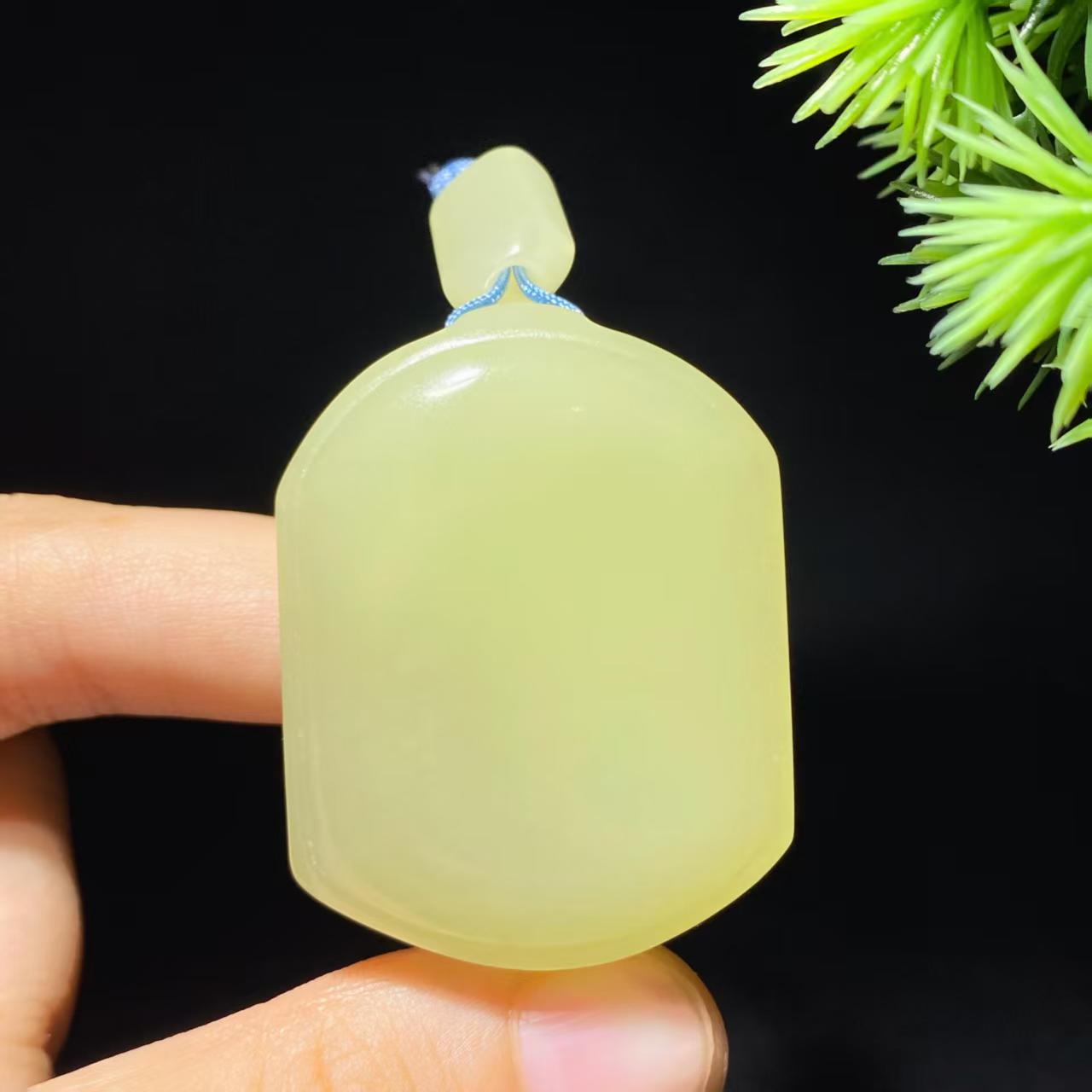 和田玉黄玉无事牌(42.7g)