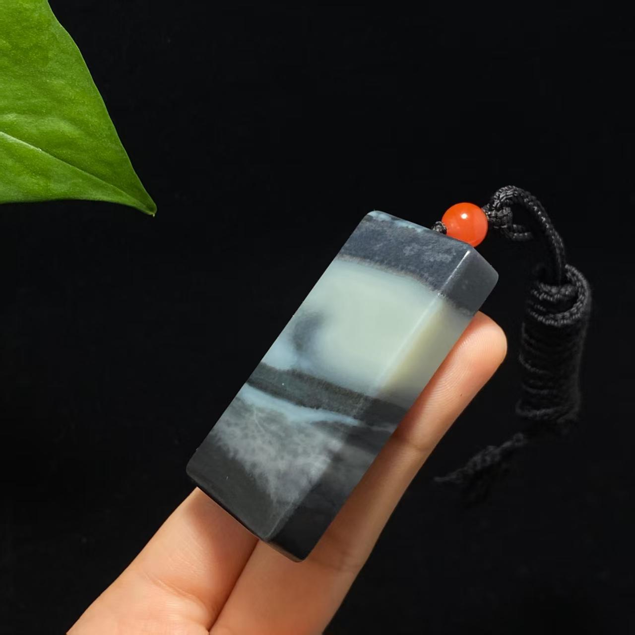 和田玉顶级青花平安无事牌(50.0g)
