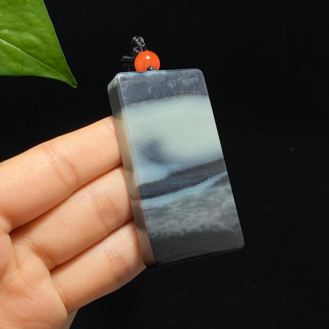 和田玉顶级青花平安无事牌(50.0g)