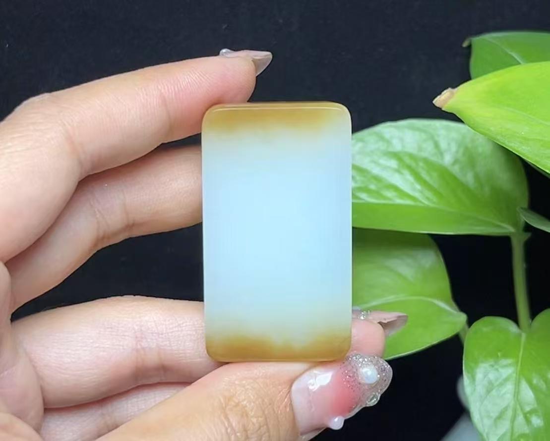 新疆和田玉且末料天地糖平安无事牌(38.5g)