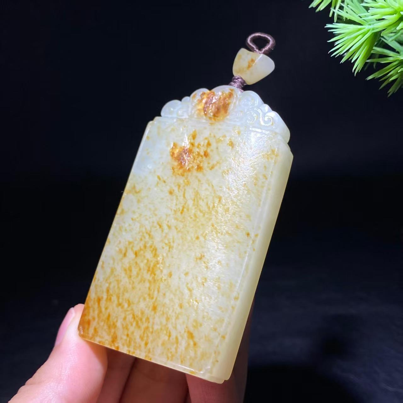 和田玉籽料无事牌(101.0g)