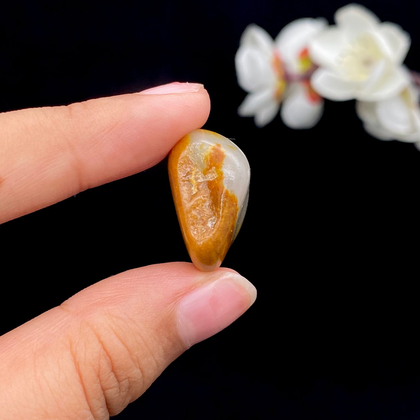 【超值推荐】和田玉-聚黄皮青花底籽料吊坠(9克)