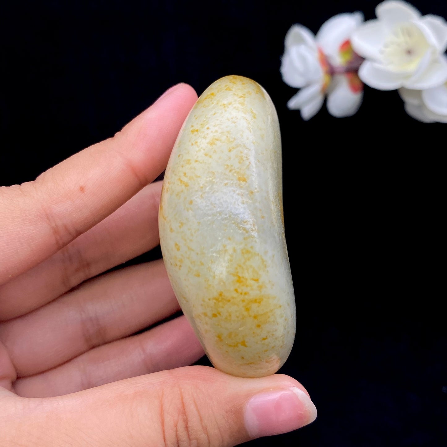 和田玉-洒金皮青花底籽料手把件(190.6克)
