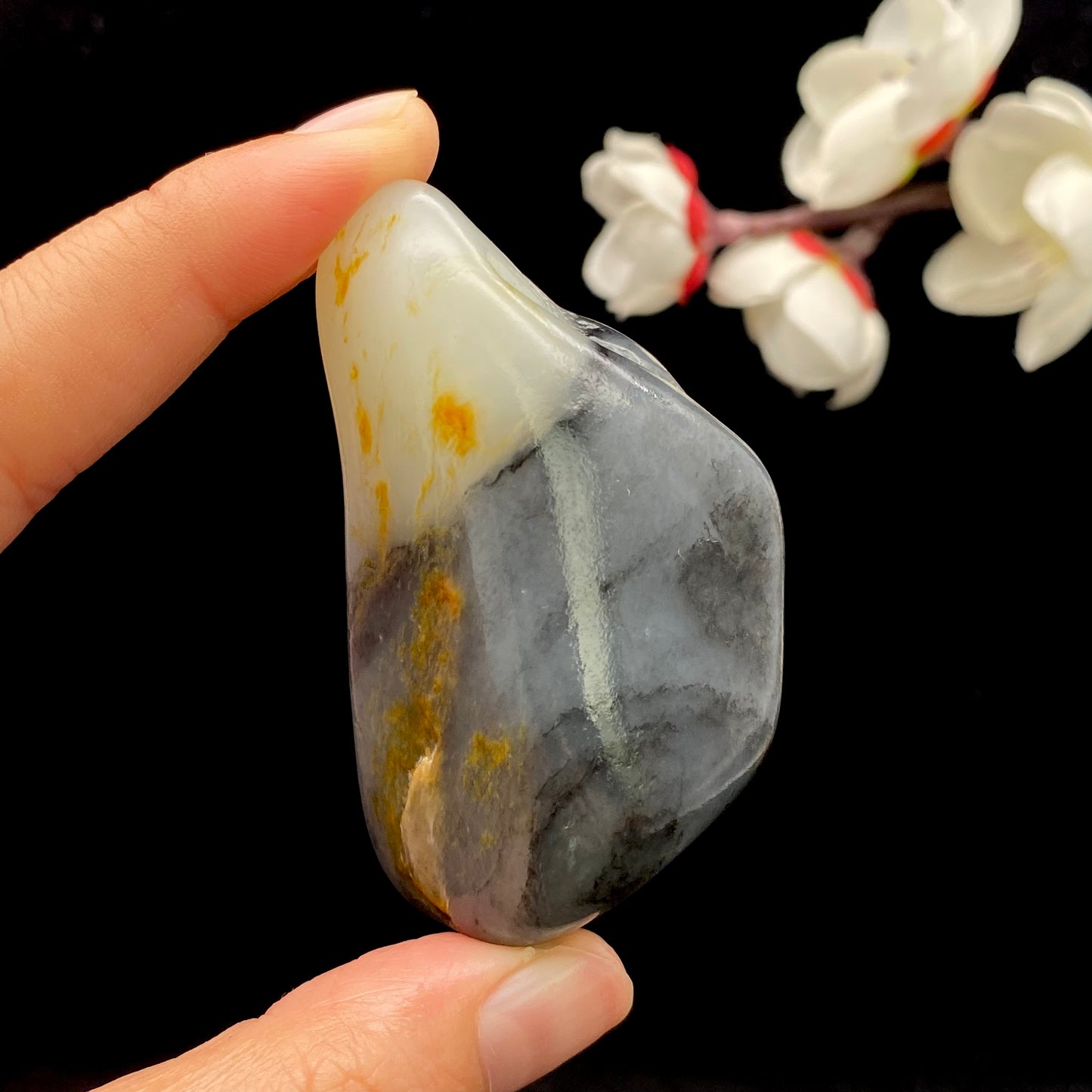 和田玉-青花带洒金皮籽料原石(67.7克)