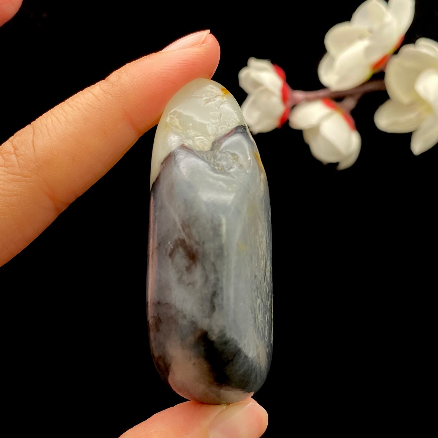 和田玉-青花带洒金皮籽料原石(67.7克)