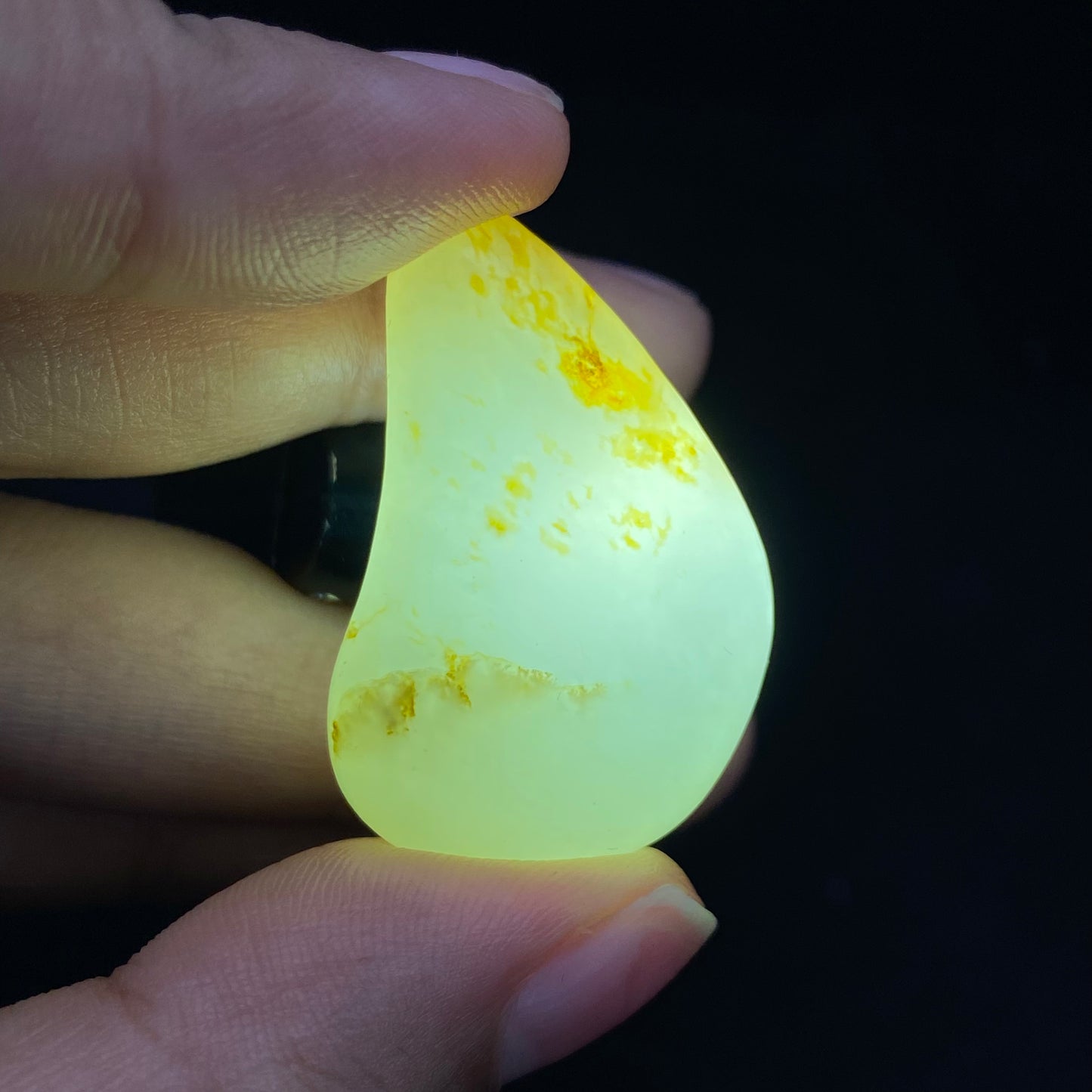 和田玉-洒金皮白肉籽料吊坠籽(12.7克)