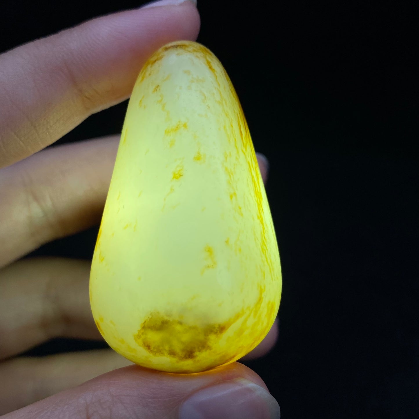 和田玉-洒金皮白肉籽料挂件(44.2克)